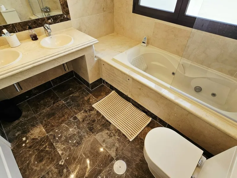 Exclusive villa in Azata Golf, Estepona – Spacious, bright and with private pool!!