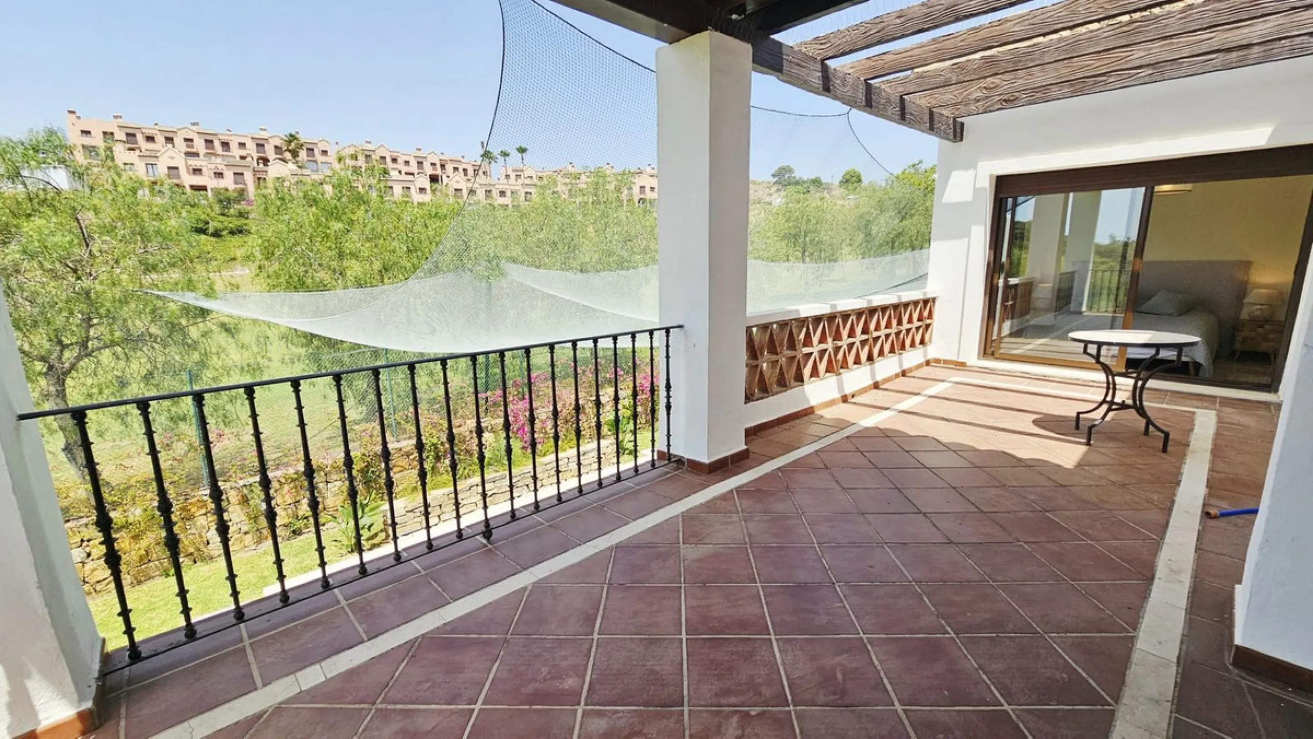 Exclusive villa in Azata Golf, Estepona – Spacious, bright and with private pool!!