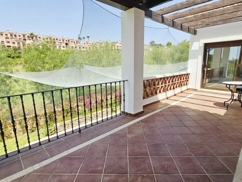 Exclusive villa in Azata Golf, Estepona – Spacious, bright and with private pool!!