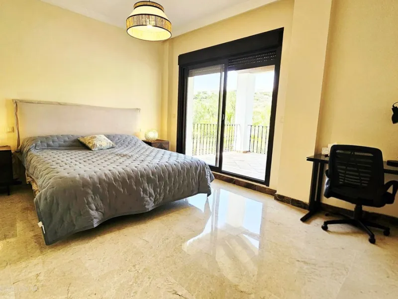 Exclusive villa in Azata Golf, Estepona – Spacious, bright and with private pool!!