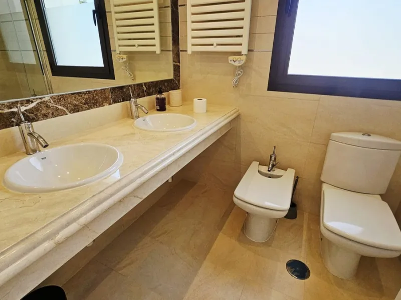 Exclusive villa in Azata Golf, Estepona – Spacious, bright and with private pool!!