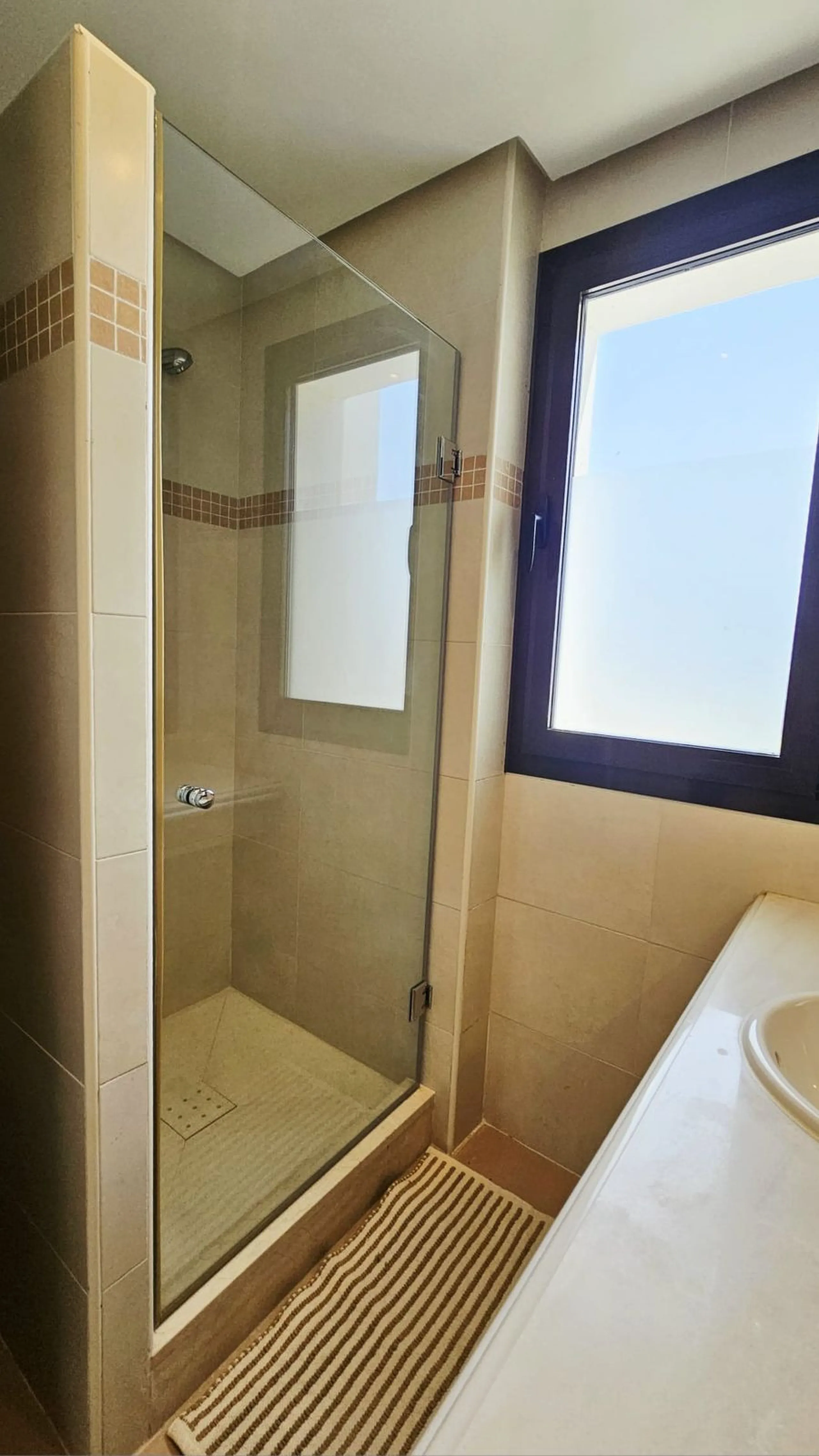 Exclusive villa in Azata Golf, Estepona – Spacious, bright and with private pool!!