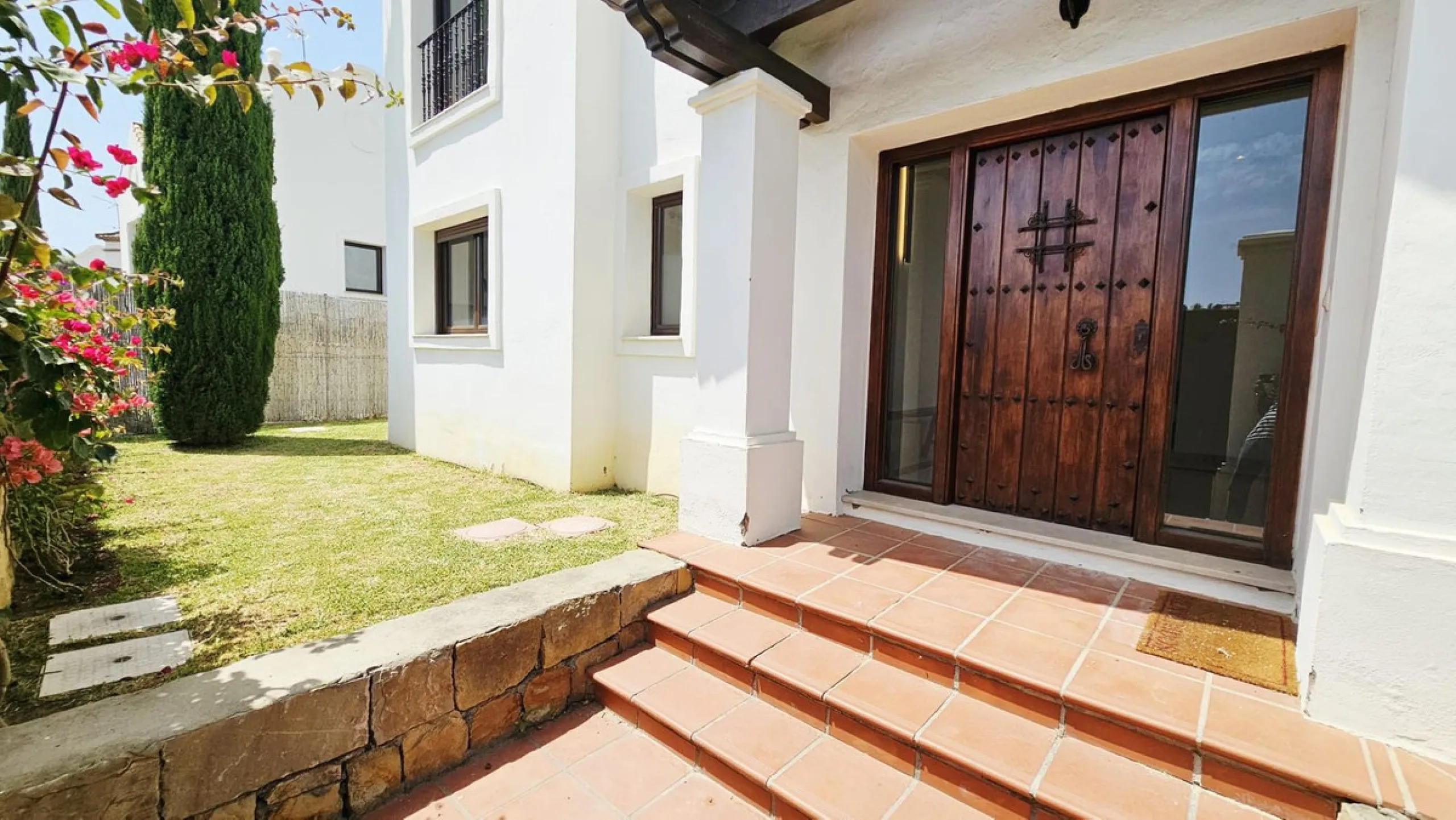 Exclusive villa in Azata Golf, Estepona – Spacious, bright and with private pool!!