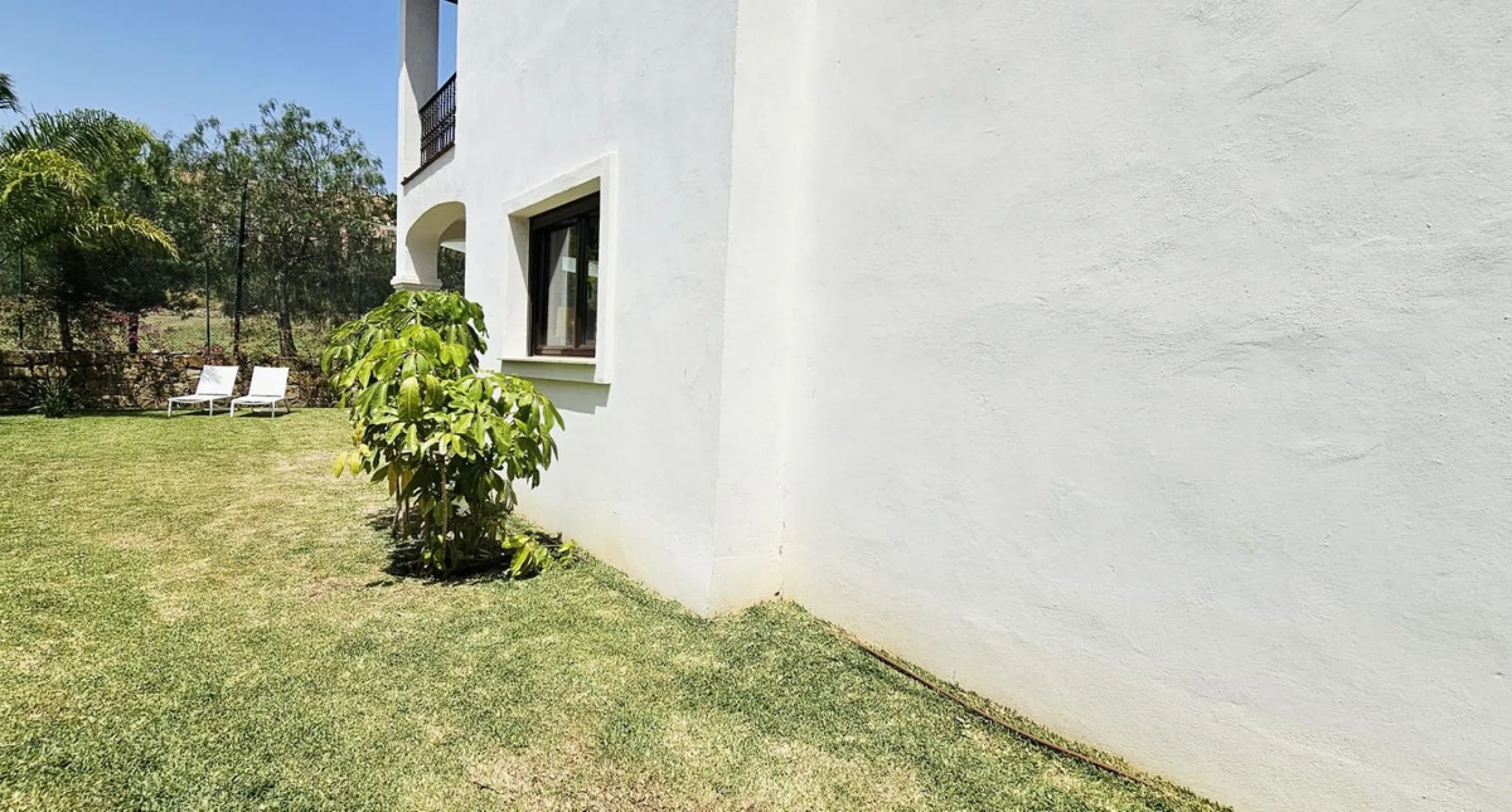 Exclusive villa in Azata Golf, Estepona – Spacious, bright and with private pool!!