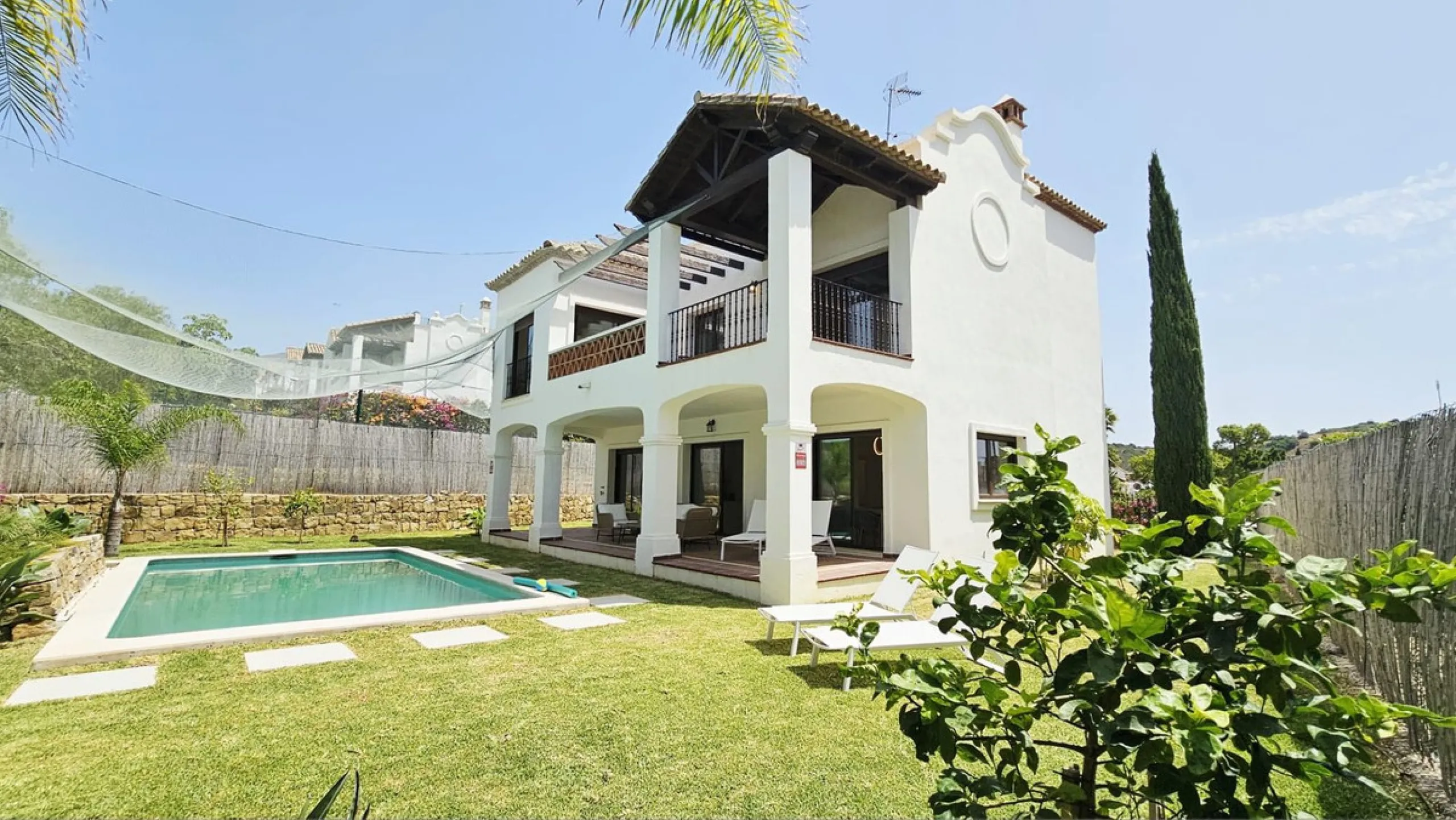 Exclusive villa in Azata Golf, Estepona – Spacious, bright and with private pool!!