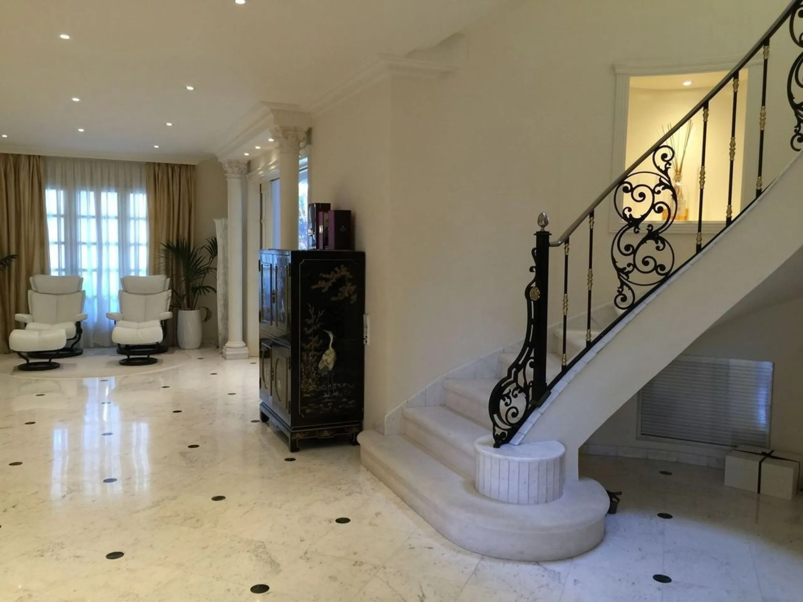 Exclusive contemporary villa near the sea in La Pineda, Castelldefels