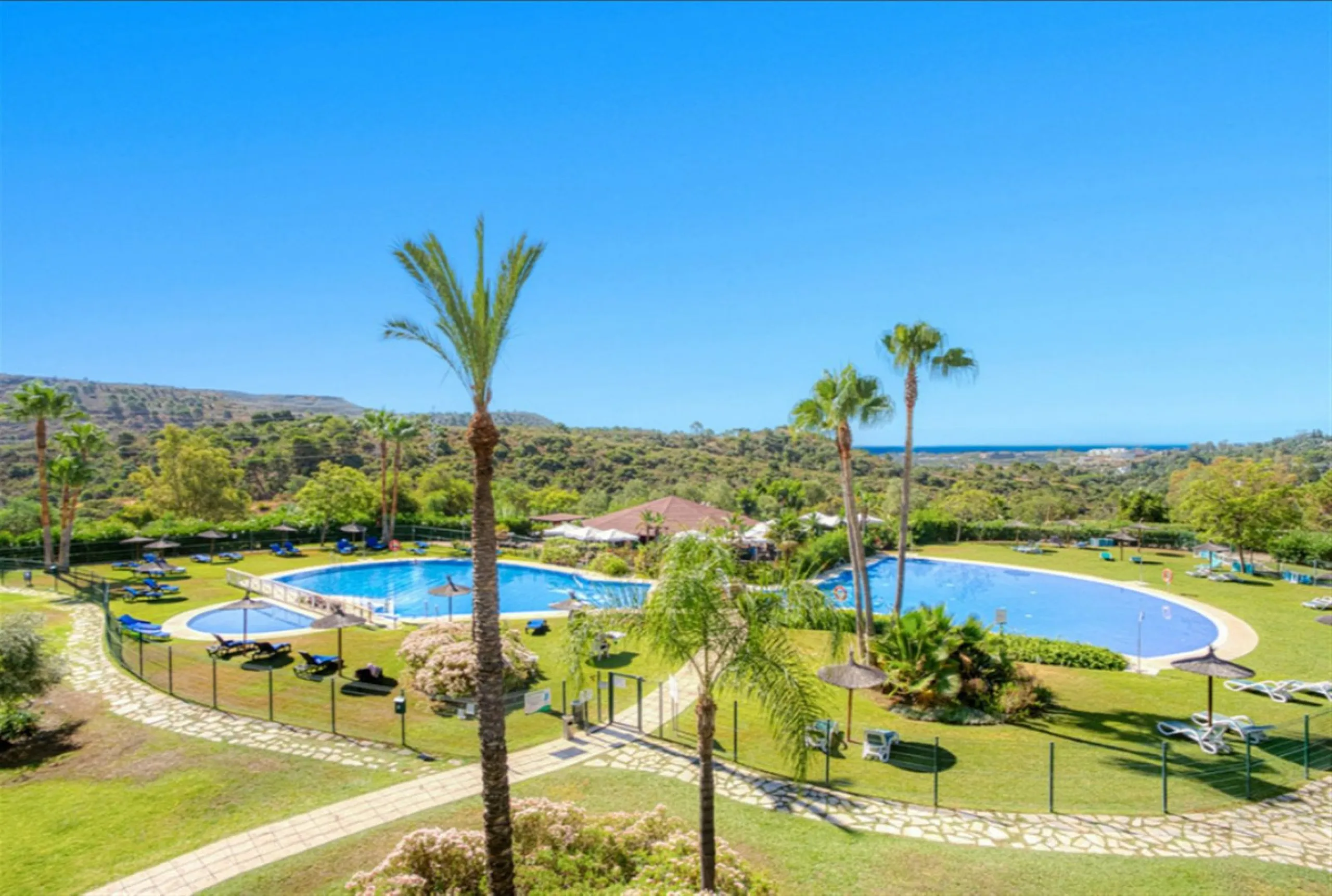 Elegant West-Facing Duplex Penthouse in Parque Botánico, Benahavis, with Touristica Licence.