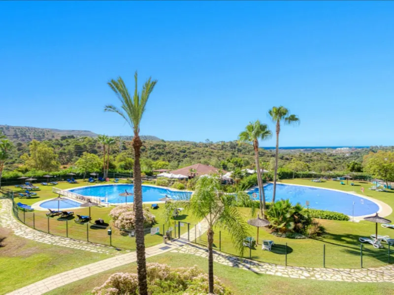 Elegant West-Facing Duplex Penthouse in Parque Botánico, Benahavis, with Touristica Licence.