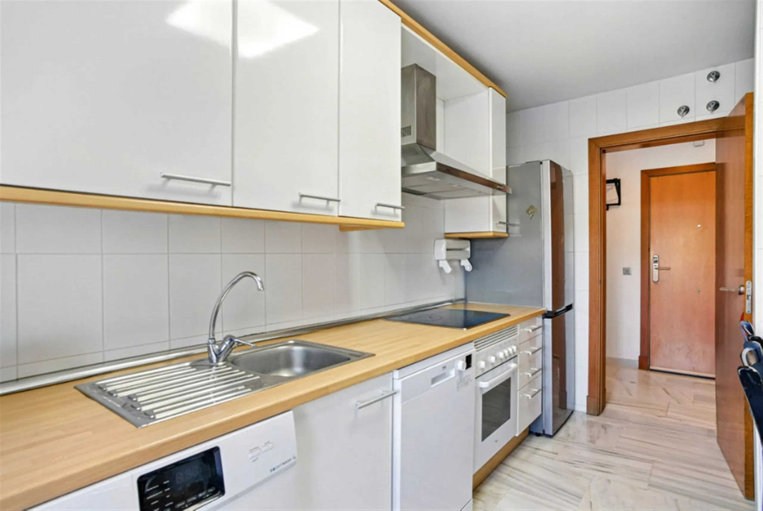 Elegant West-Facing Duplex Penthouse in Parque Botánico, Benahavis, with Touristica Licence.