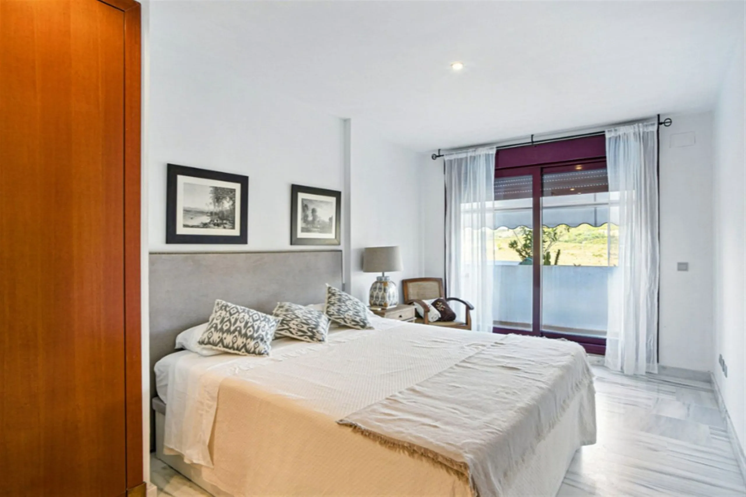 Elegant West-Facing Duplex Penthouse in Parque Botánico, Benahavis, with Touristica Licence.