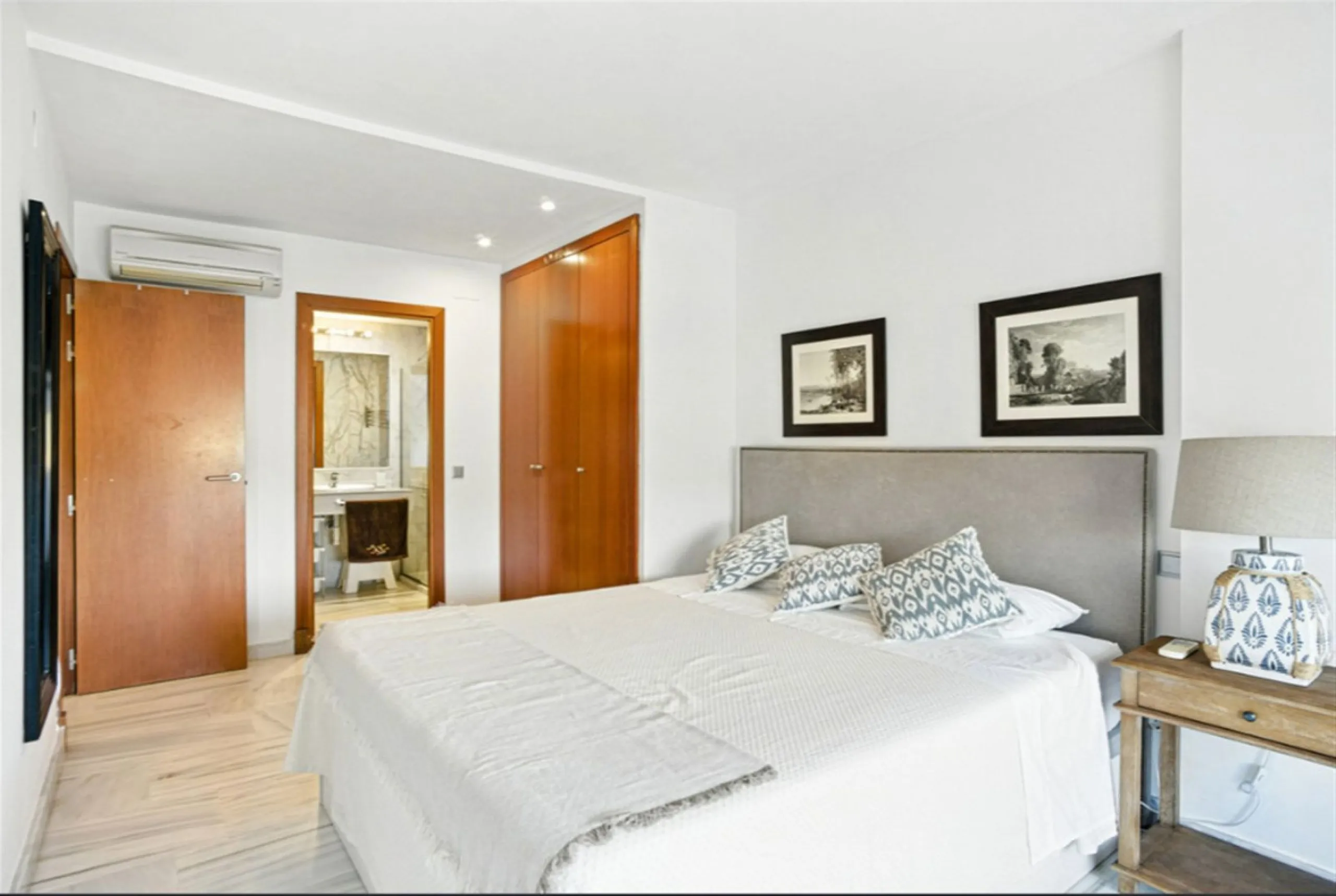 Elegant West-Facing Duplex Penthouse in Parque Botánico, Benahavis, with Touristica Licence.