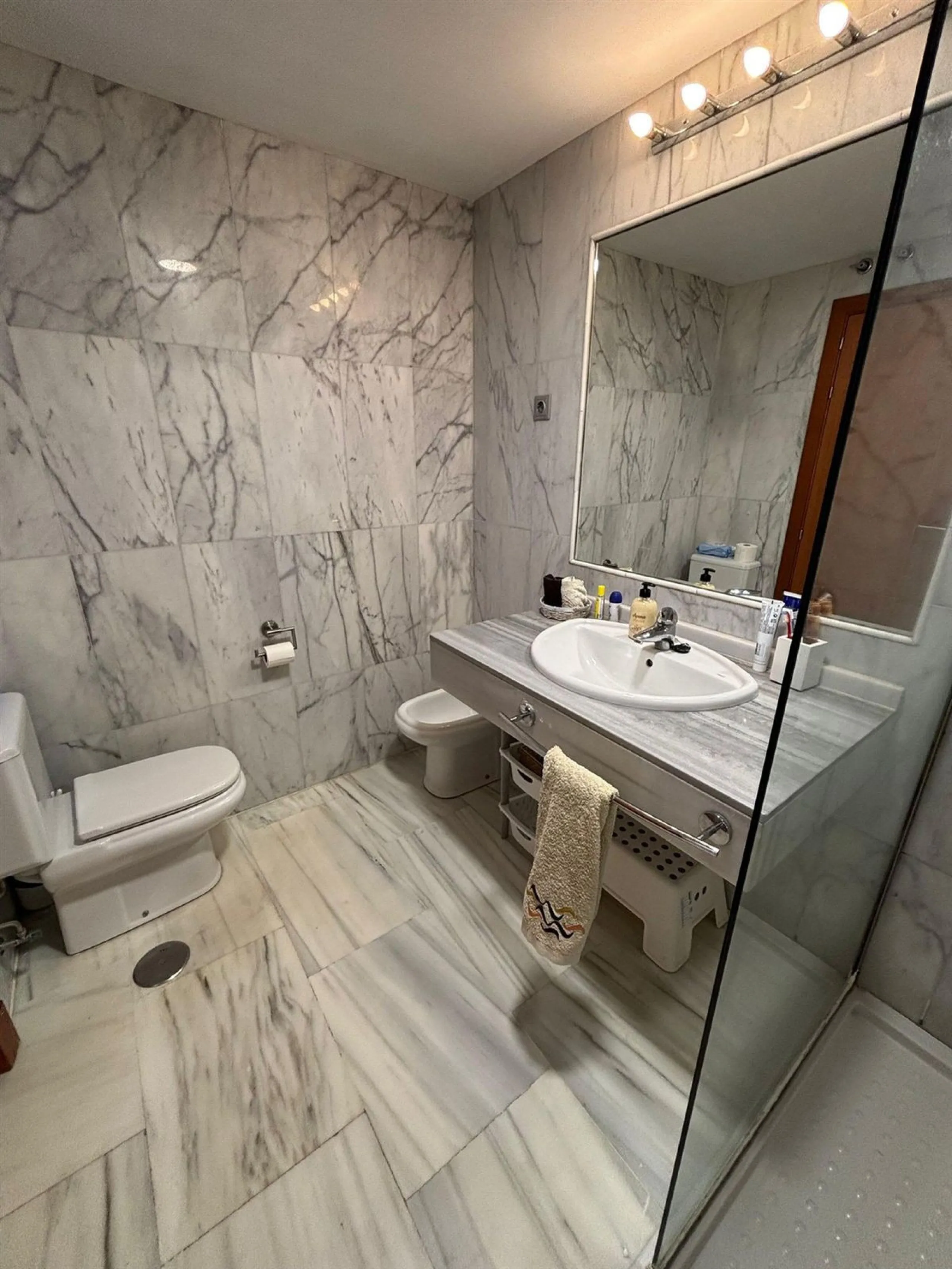 Elegant West-Facing Duplex Penthouse in Parque Botánico, Benahavis, with Touristica Licence.