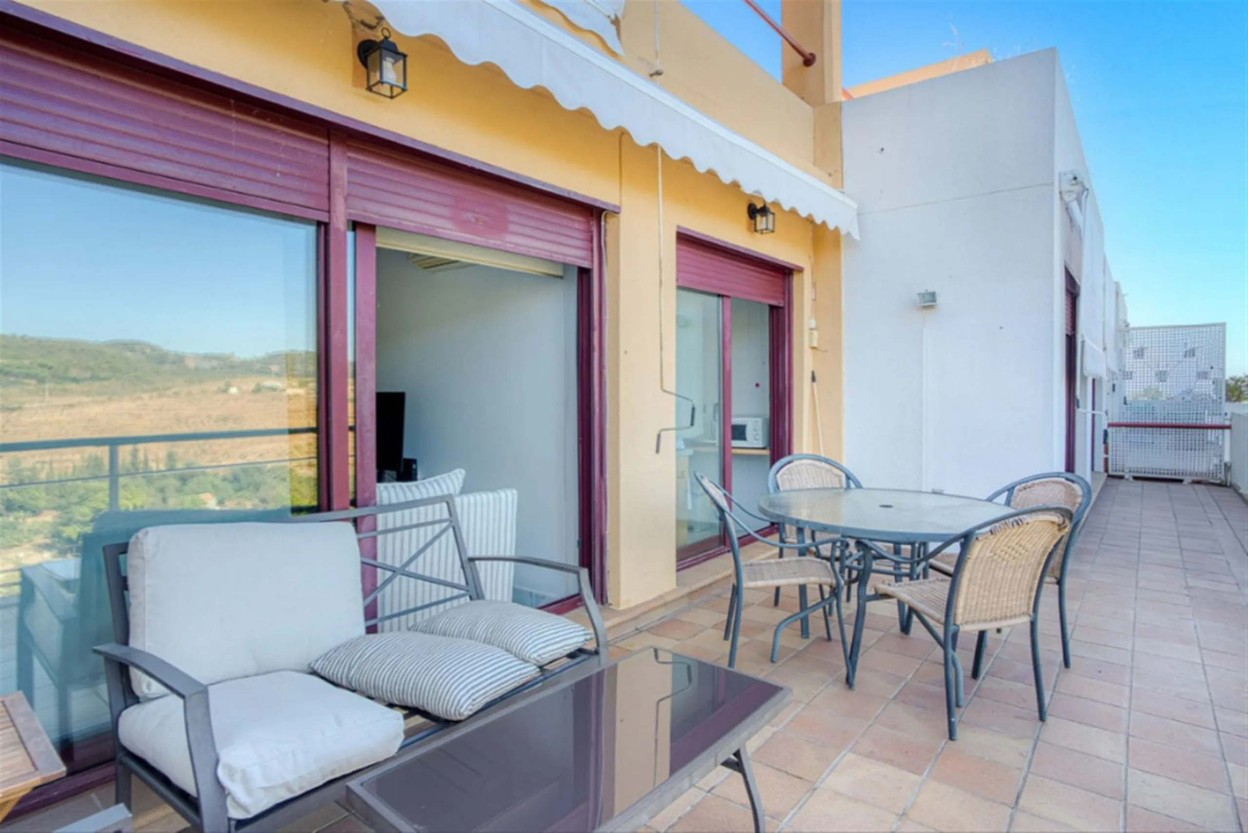 Elegant West-Facing Duplex Penthouse in Parque Botánico, Benahavis, with Touristica Licence.