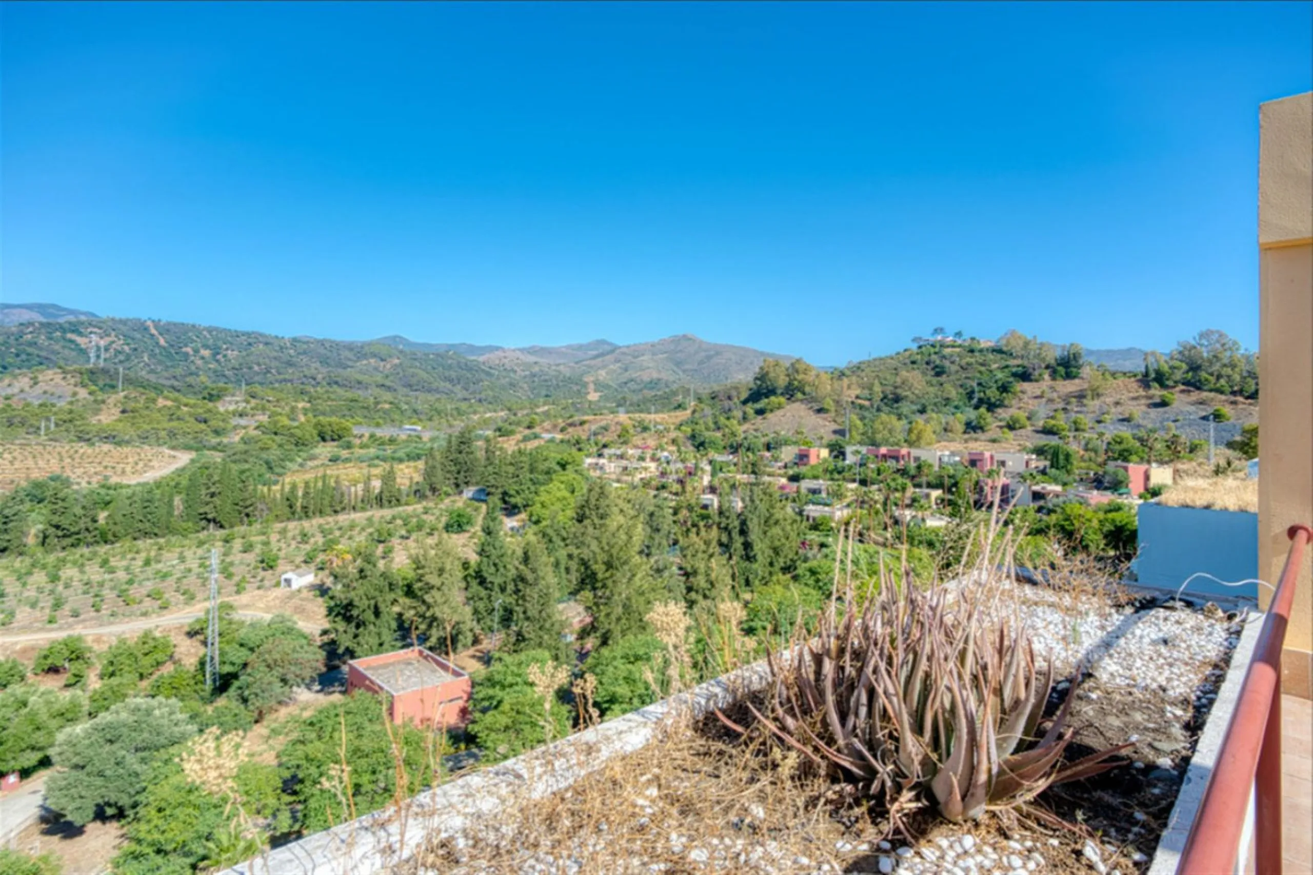 Elegant West-Facing Duplex Penthouse in Parque Botánico, Benahavis, with Touristica Licence.