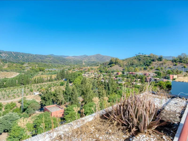 Elegant West-Facing Duplex Penthouse in Parque Botánico, Benahavis, with Touristica Licence.