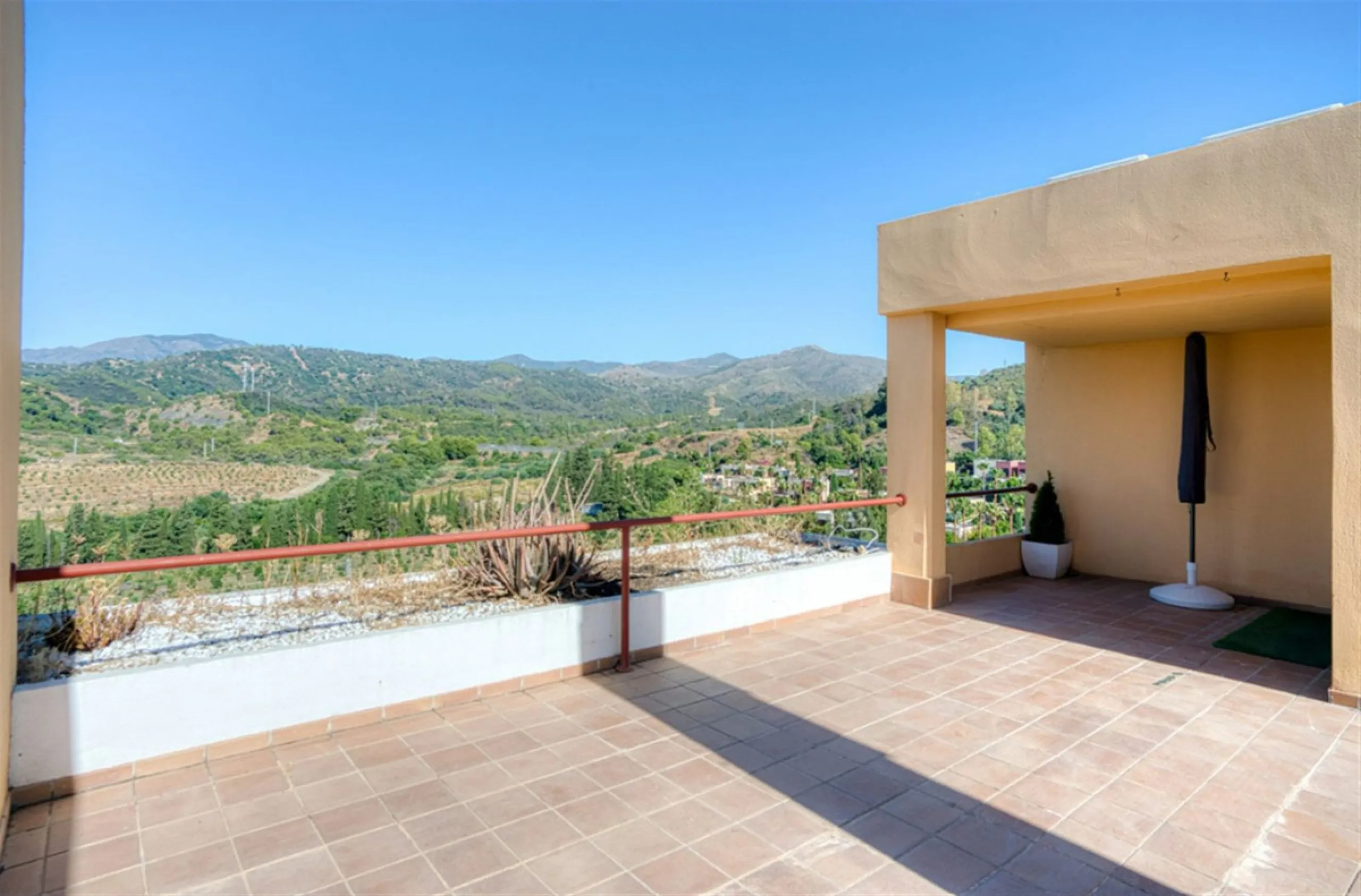 Elegant West-Facing Duplex Penthouse in Parque Botánico, Benahavis, with Touristica Licence.