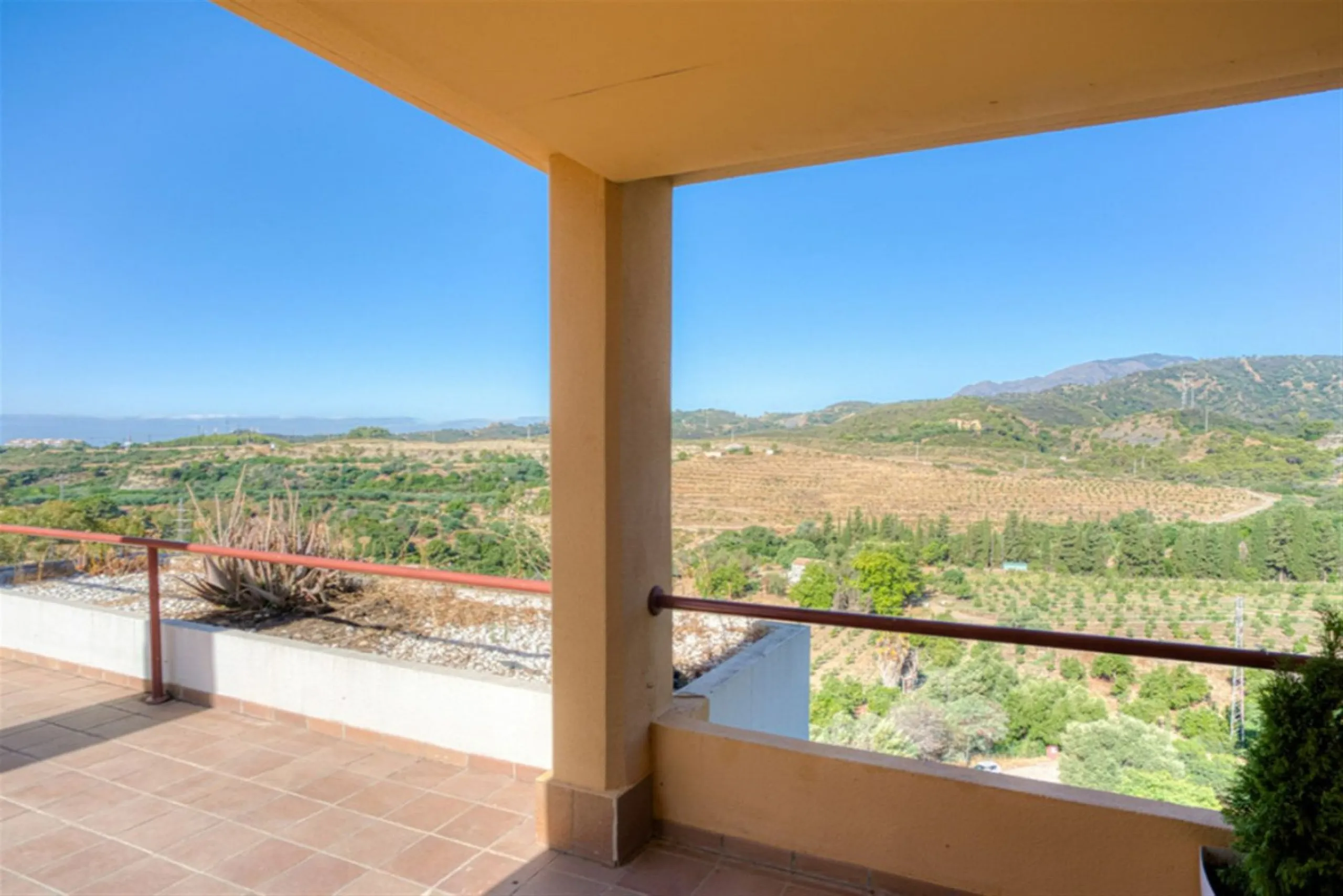 Elegant West-Facing Duplex Penthouse in Parque Botánico, Benahavis, with Touristica Licence.