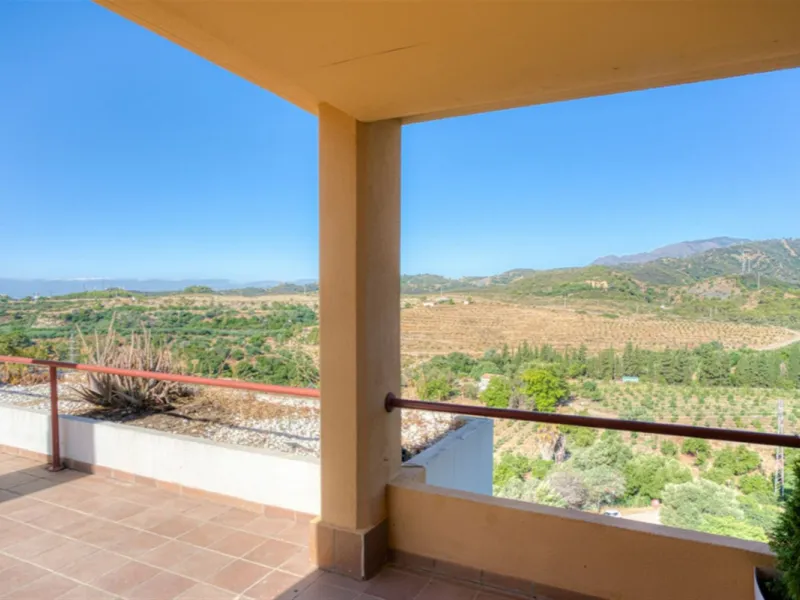 Elegant West-Facing Duplex Penthouse in Parque Botánico, Benahavis, with Touristica Licence.