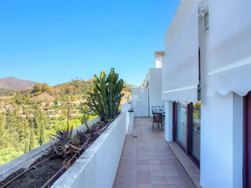 Elegant West-Facing Duplex Penthouse in Parque Botánico, Benahavis, with Touristica Licence.