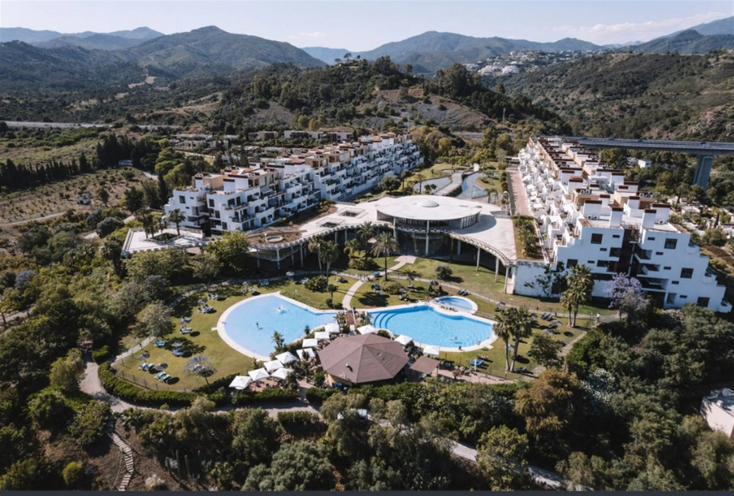 Elegant West-Facing Duplex Penthouse in Parque Botánico, Benahavis, with Touristica Licence.