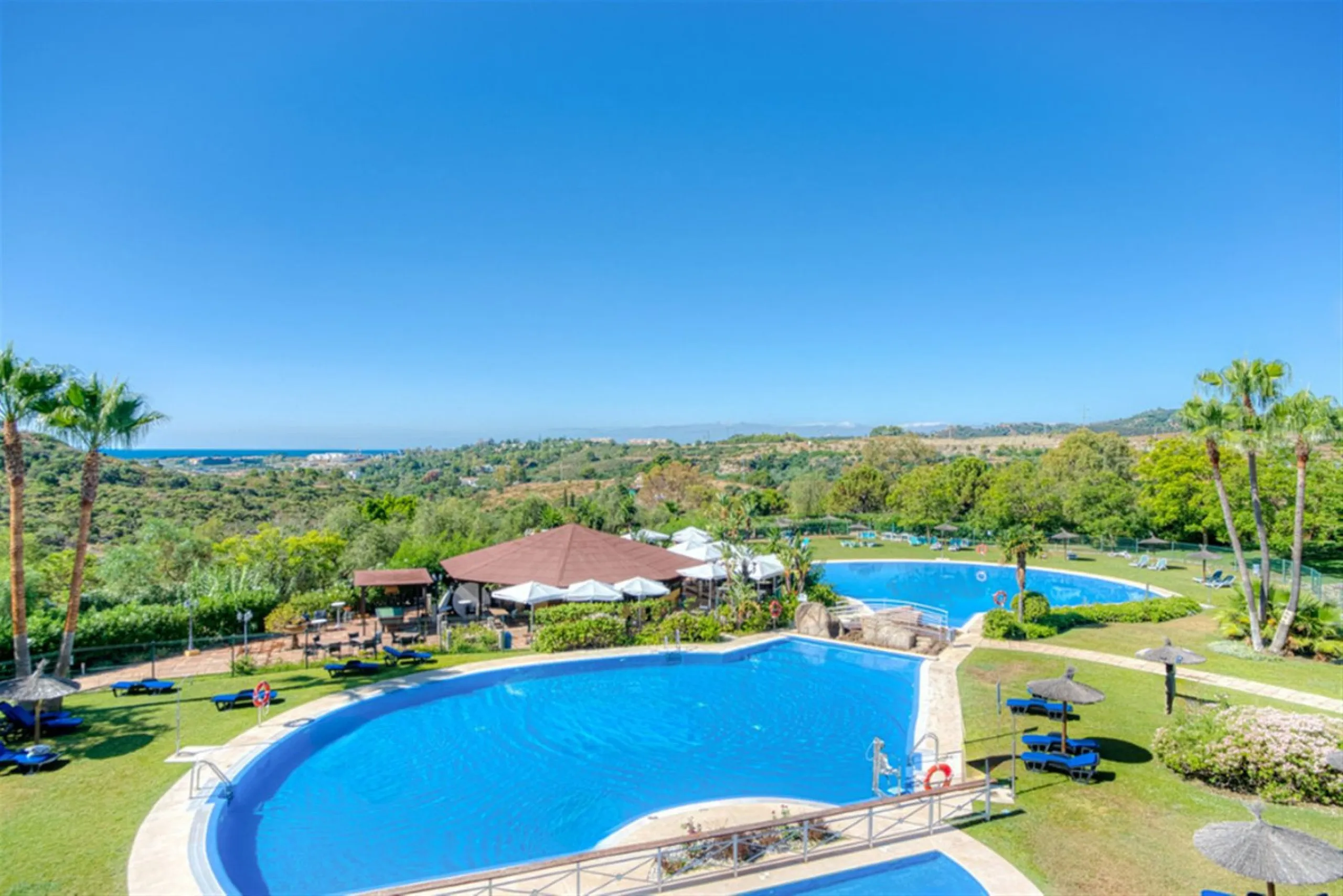 Elegant West-Facing Duplex Penthouse in Parque Botánico, Benahavis, with Touristica Licence.