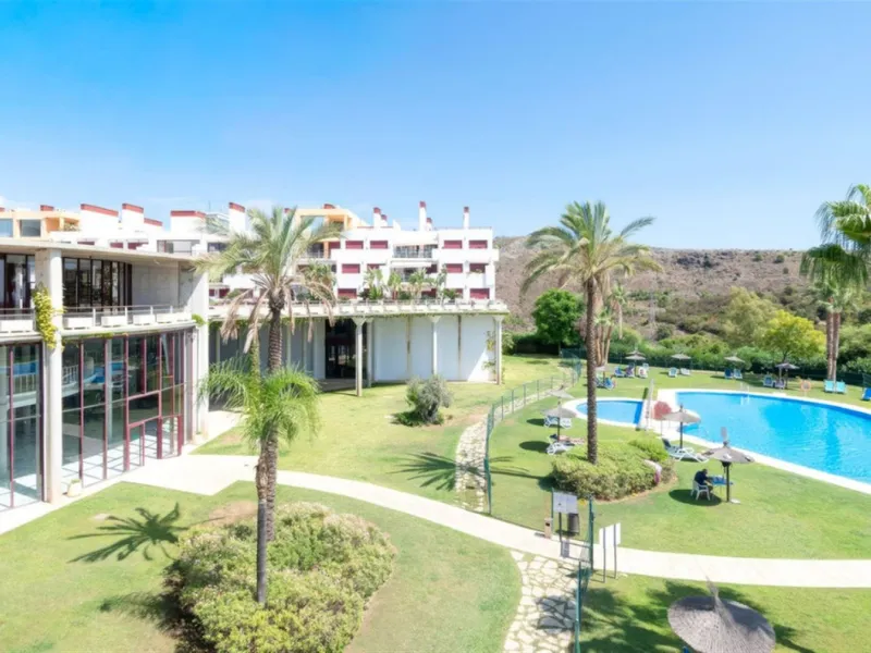 Elegant West-Facing Duplex Penthouse in Parque Botánico, Benahavis, with Touristica Licence.