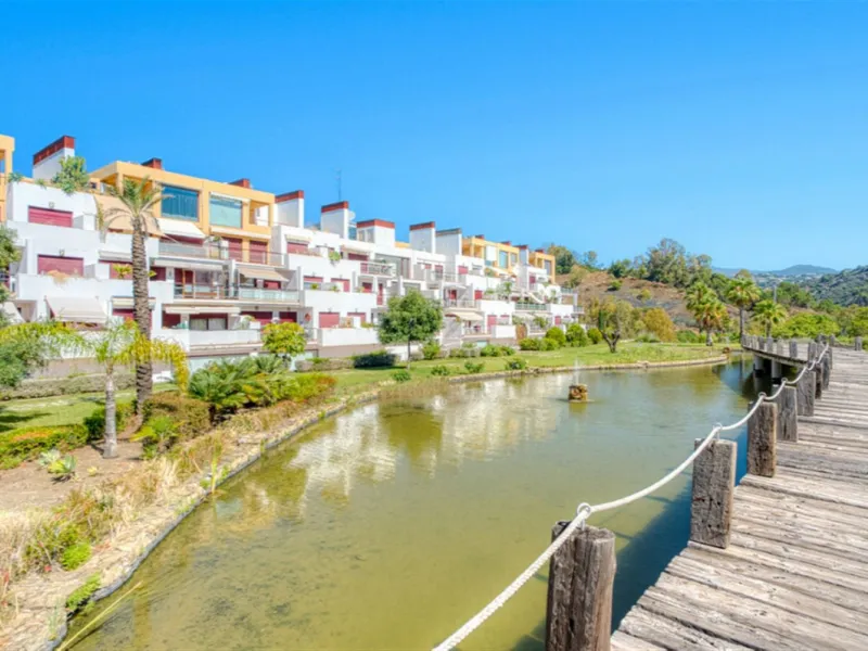 Elegant West-Facing Duplex Penthouse in Parque Botánico, Benahavis, with Touristica Licence.