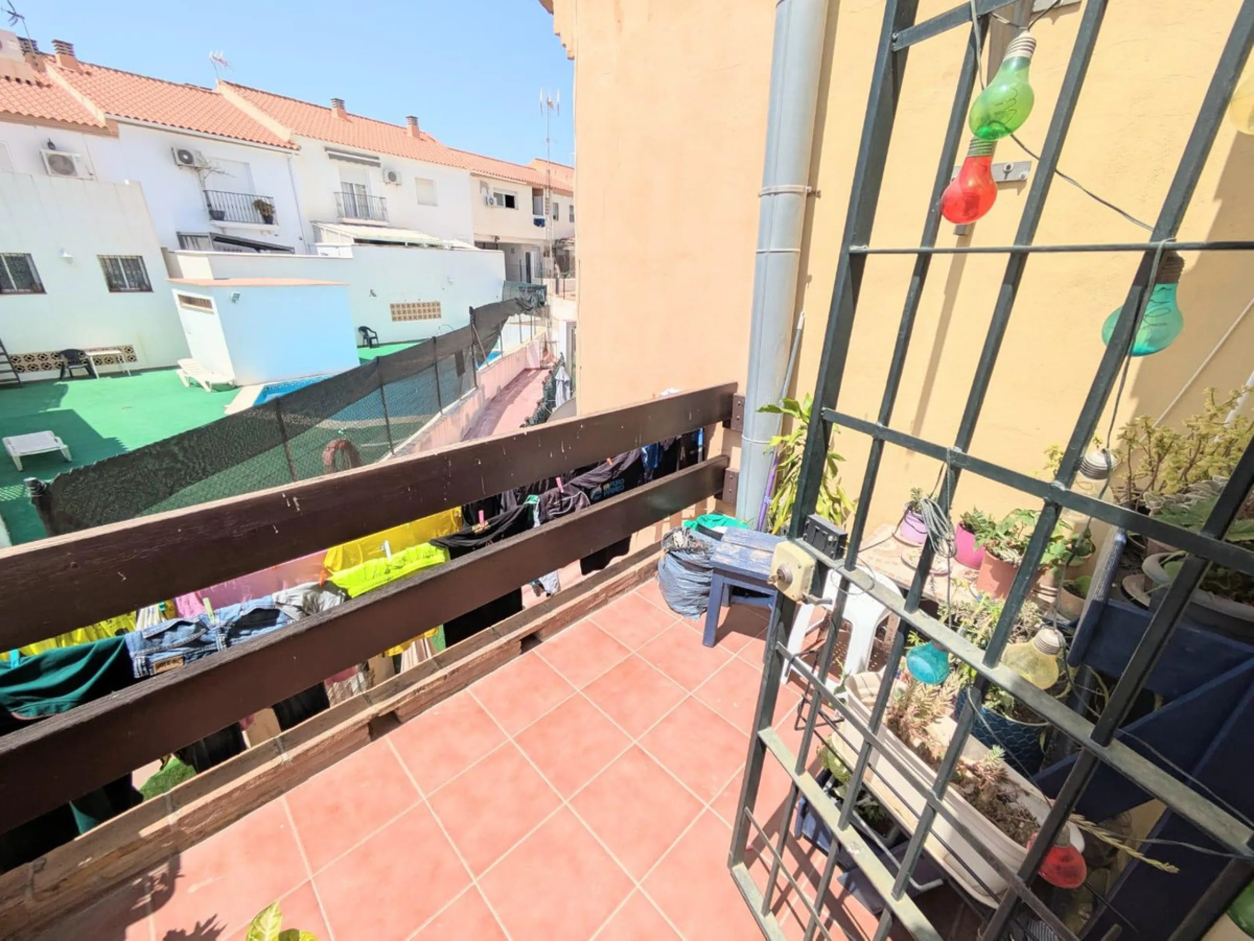 House - Townhouse в продаже в Torremolinos, Málaga. В доме 3 спален и 2 ванных комнат. Площадь дома 119 м². Площадь участка 8 м²