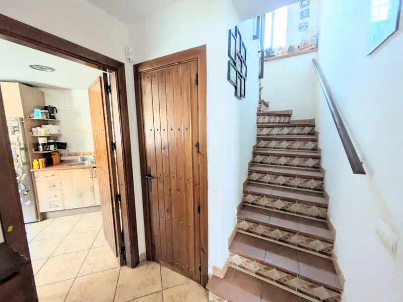 House - Townhouse в продаже в Torremolinos, Málaga. В доме 3 спален и 2 ванных комнат. Площадь дома 119 м². Площадь участка 8 м²