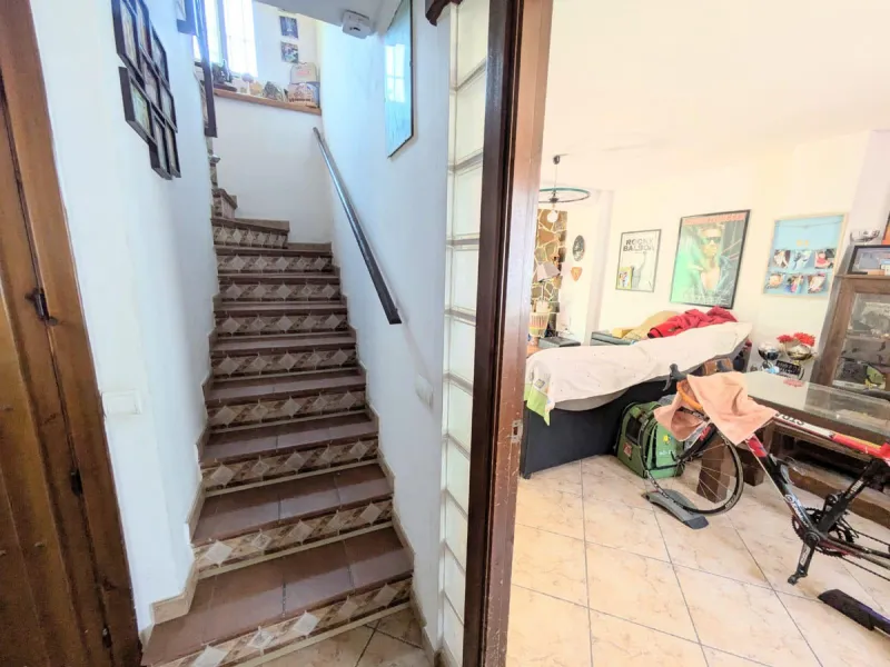 House - Townhouse в продаже в Torremolinos, Málaga. В доме 3 спален и 2 ванных комнат. Площадь дома 119 м². Площадь участка 8 м²