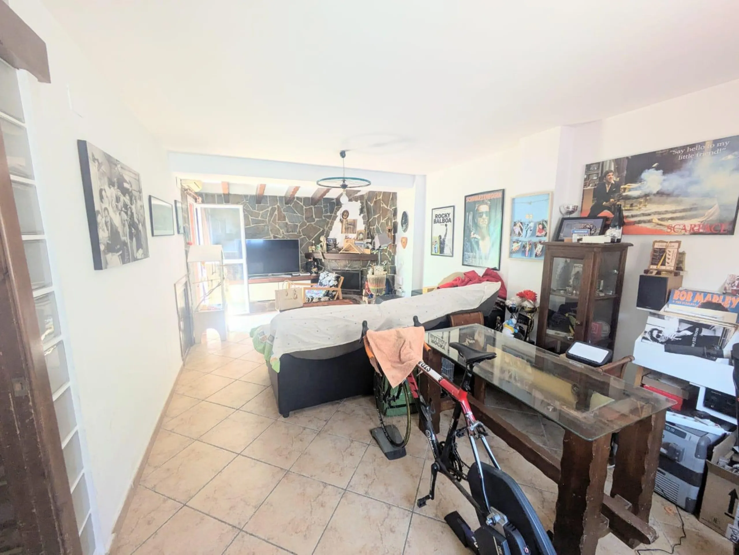 House - Townhouse в продаже в Torremolinos, Málaga. В доме 3 спален и 2 ванных комнат. Площадь дома 119 м². Площадь участка 8 м²