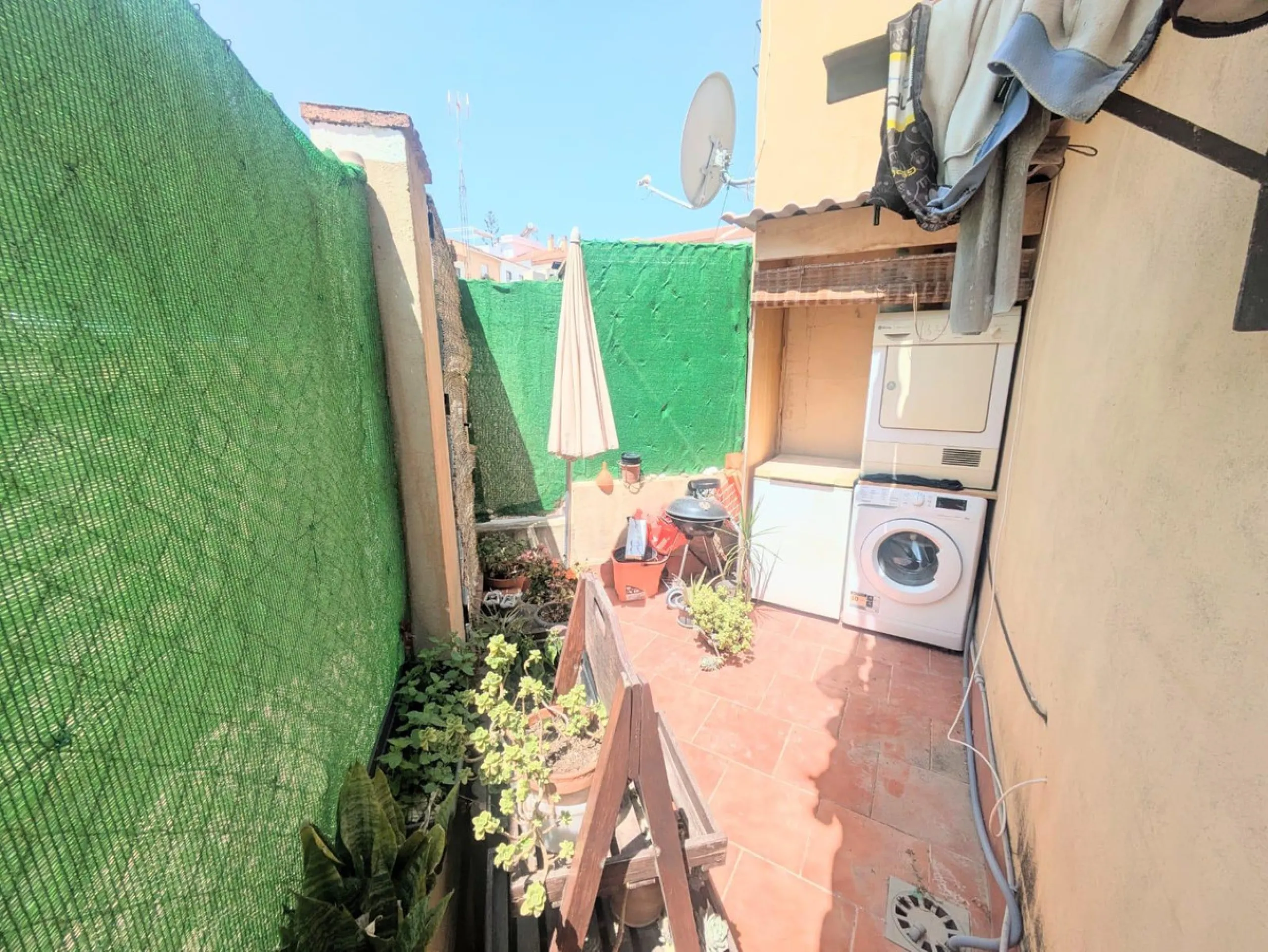 House - Townhouse в продаже в Torremolinos, Málaga. В доме 3 спален и 2 ванных комнат. Площадь дома 119 м². Площадь участка 8 м²