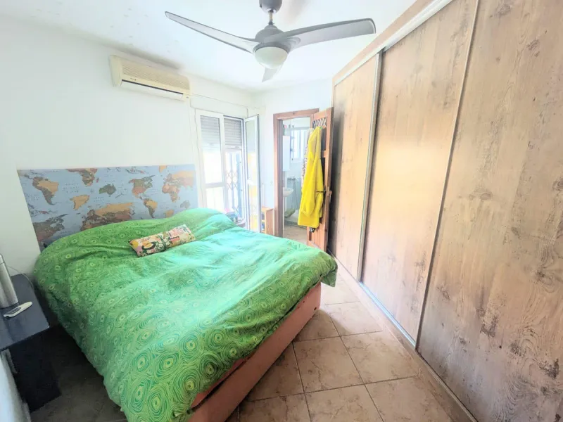 House - Townhouse в продаже в Torremolinos, Málaga. В доме 3 спален и 2 ванных комнат. Площадь дома 119 м². Площадь участка 8 м²