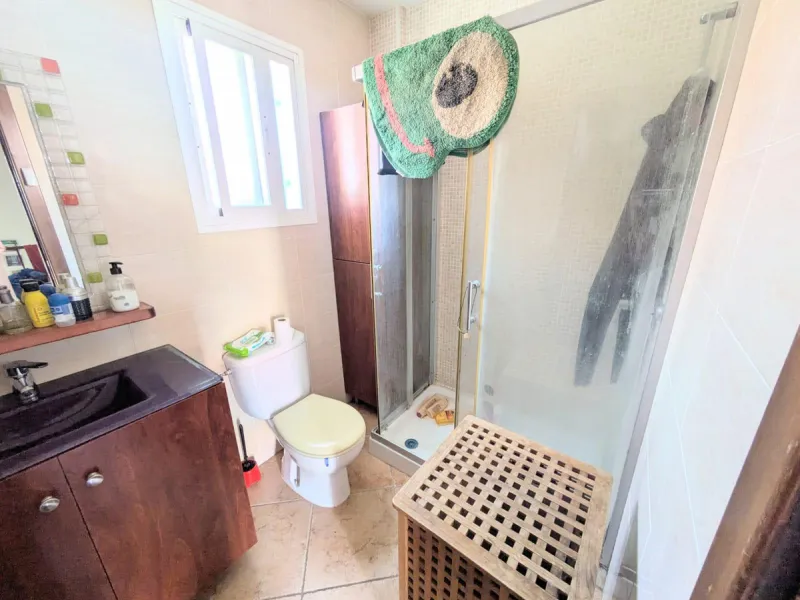 House - Townhouse в продаже в Torremolinos, Málaga. В доме 3 спален и 2 ванных комнат. Площадь дома 119 м². Площадь участка 8 м²