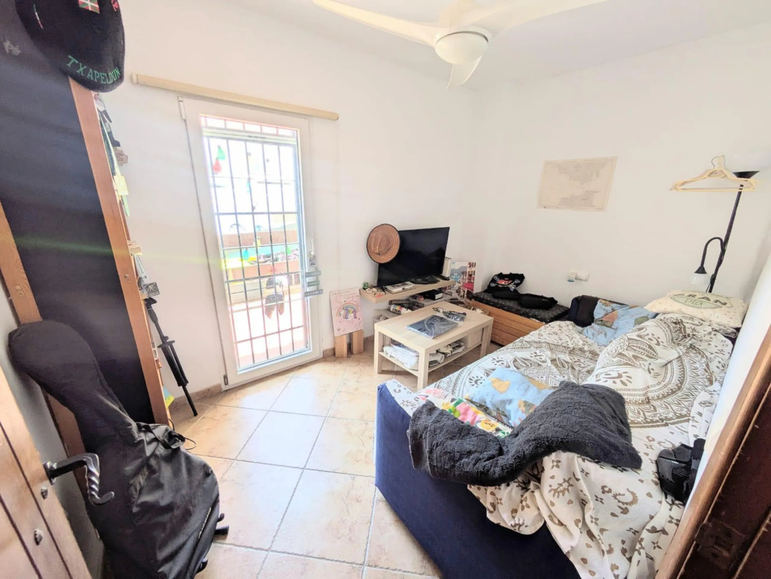 House - Townhouse в продаже в Torremolinos, Málaga. В доме 3 спален и 2 ванных комнат. Площадь дома 119 м². Площадь участка 8 м²