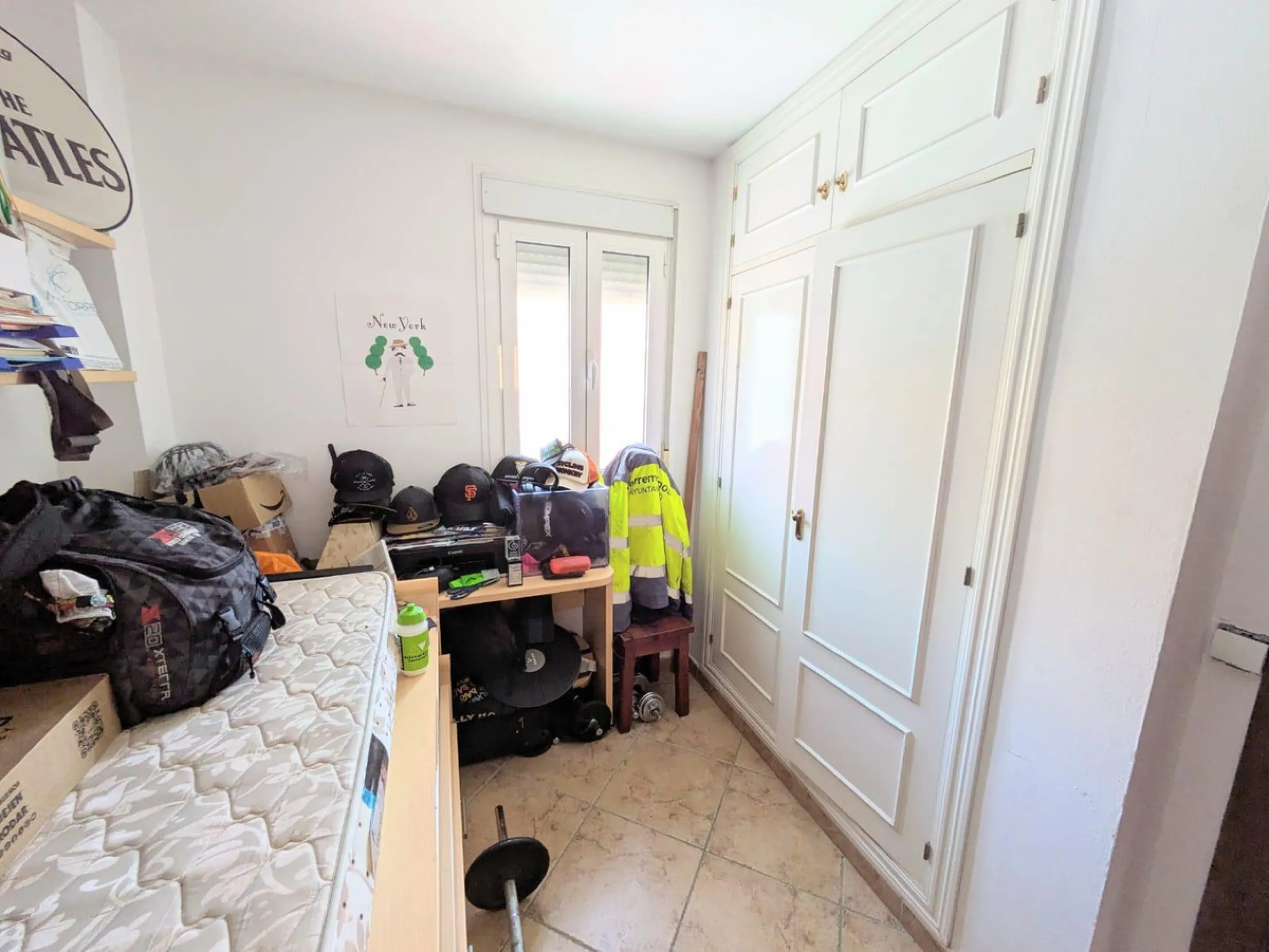 House - Townhouse в продаже в Torremolinos, Málaga. В доме 3 спален и 2 ванных комнат. Площадь дома 119 м². Площадь участка 8 м²