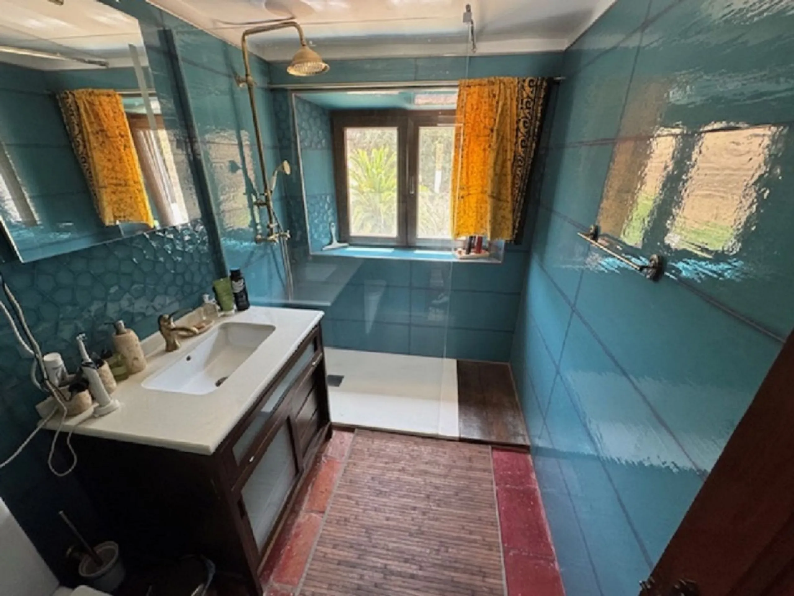 House - Finca - Cortijo в продаже в Casares, Málaga. В доме 4 спален и 2 ванных комнат. Площадь дома 175 м². Площадь участка 24990 м²