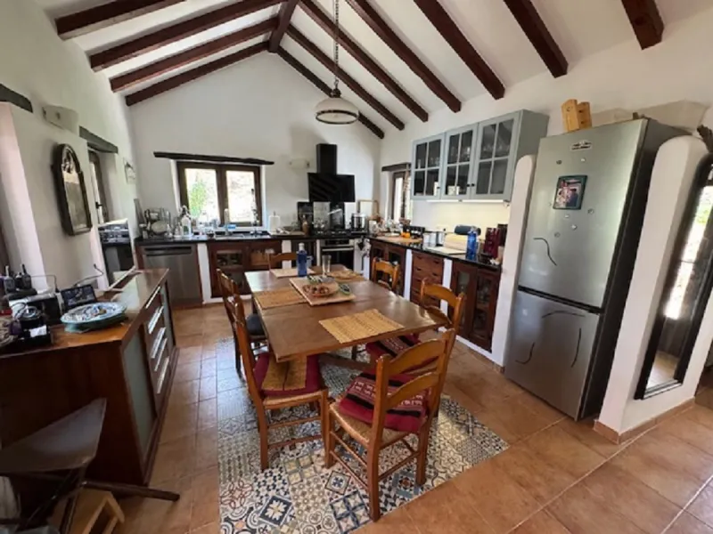 House - Finca - Cortijo в продаже в Casares, Málaga. В доме 4 спален и 2 ванных комнат. Площадь дома 175 м². Площадь участка 24990 м²