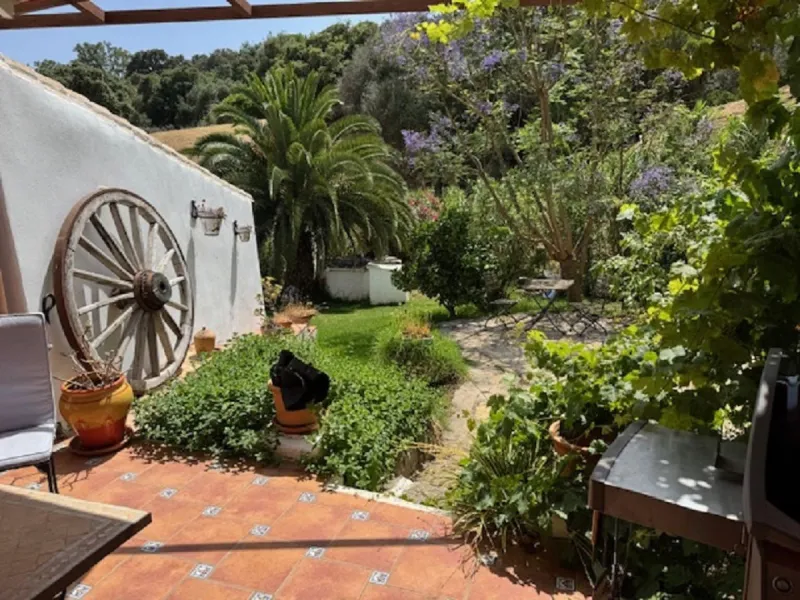House - Finca - Cortijo в продаже в Casares, Málaga. В доме 4 спален и 2 ванных комнат. Площадь дома 175 м². Площадь участка 24990 м²