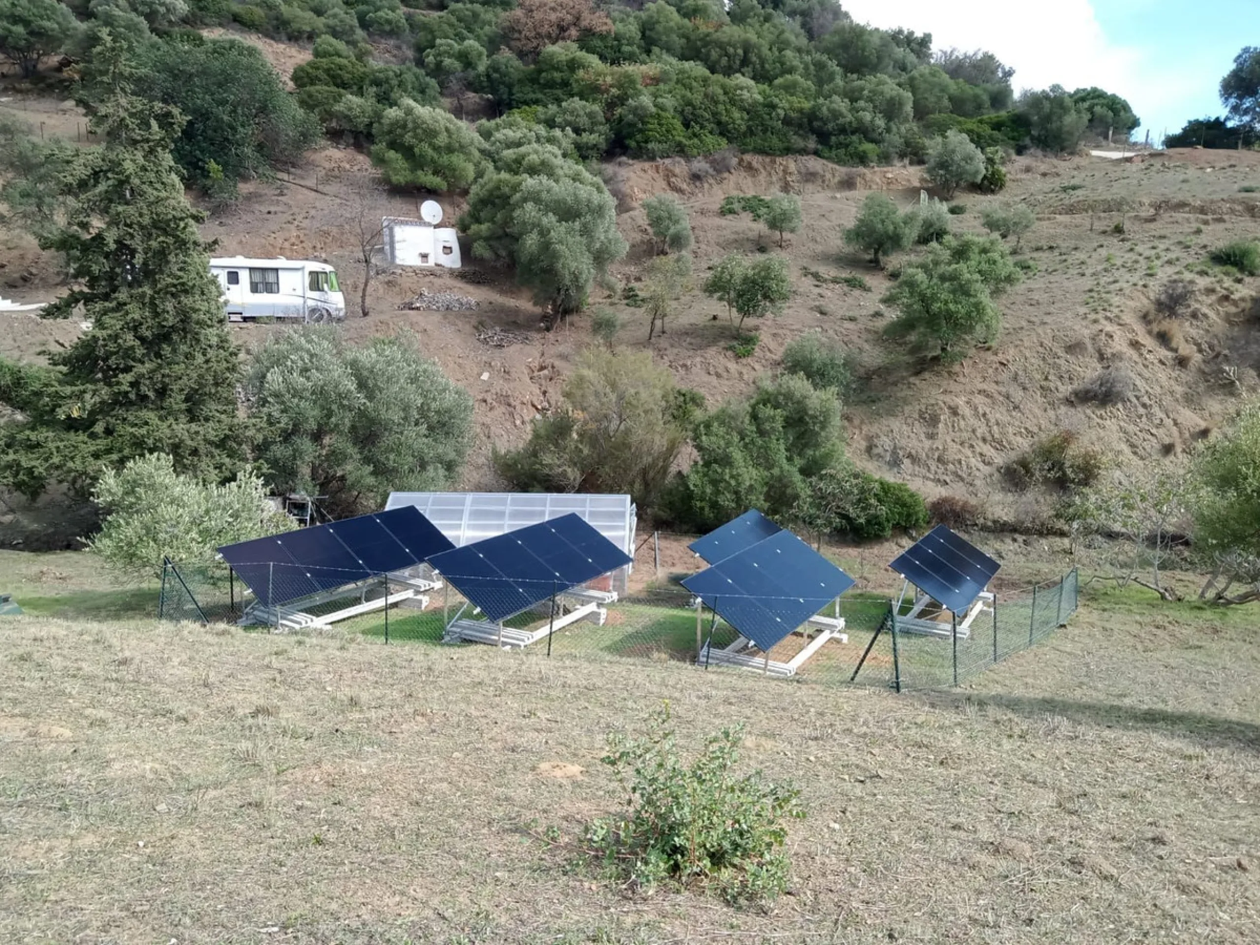 House - Finca - Cortijo в продаже в Casares, Málaga. В доме 4 спален и 2 ванных комнат. Площадь дома 175 м². Площадь участка 24990 м²