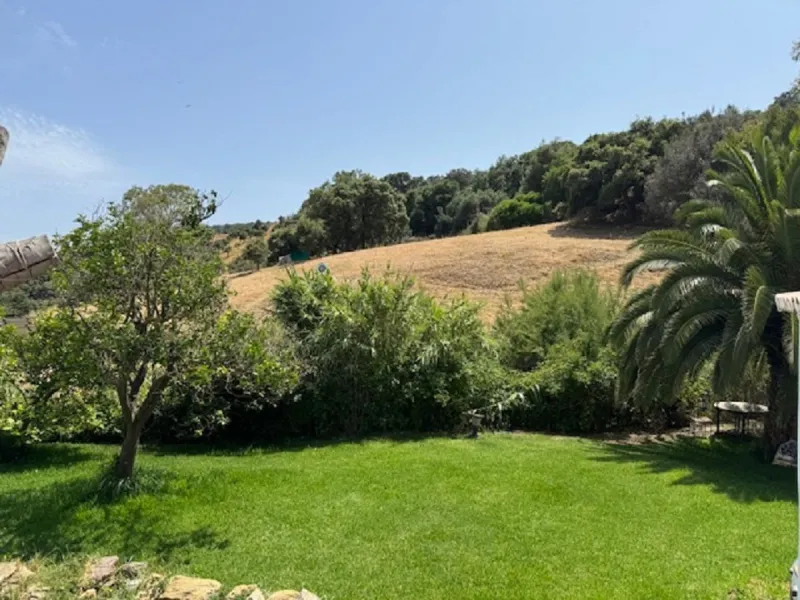 House - Finca - Cortijo в продаже в Casares, Málaga. В доме 4 спален и 2 ванных комнат. Площадь дома 175 м². Площадь участка 24990 м²