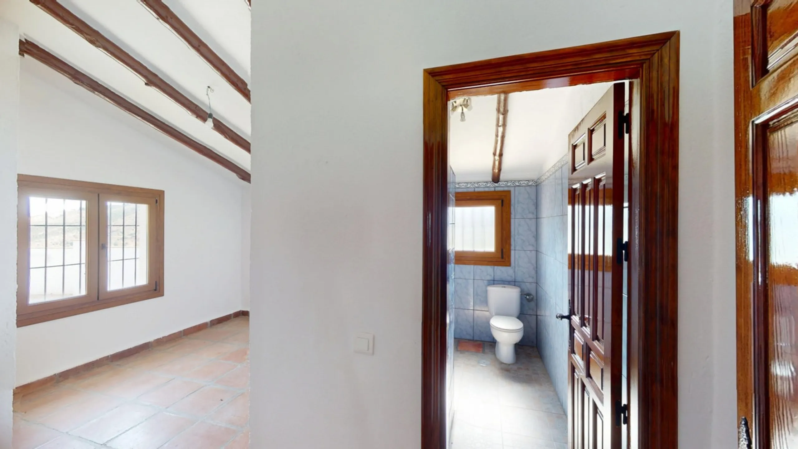 This delightful Spanish villa, located in Viñuela, Málaga, offers a perfect blend of traditional charm and modern comfort. The single-story property spans 167 m2 and features three bedrooms, including a spacious 13.9 m2 primary bedroom, and two bathrooms.