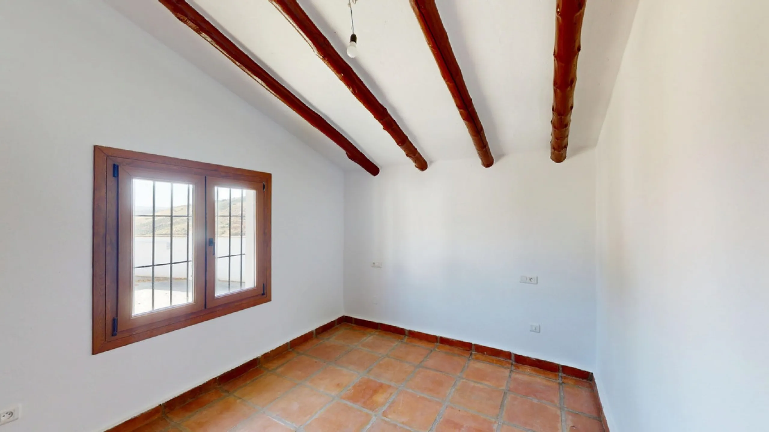 This delightful Spanish villa, located in Viñuela, Málaga, offers a perfect blend of traditional charm and modern comfort. The single-story property spans 167 m2 and features three bedrooms, including a spacious 13.9 m2 primary bedroom, and two bathrooms.