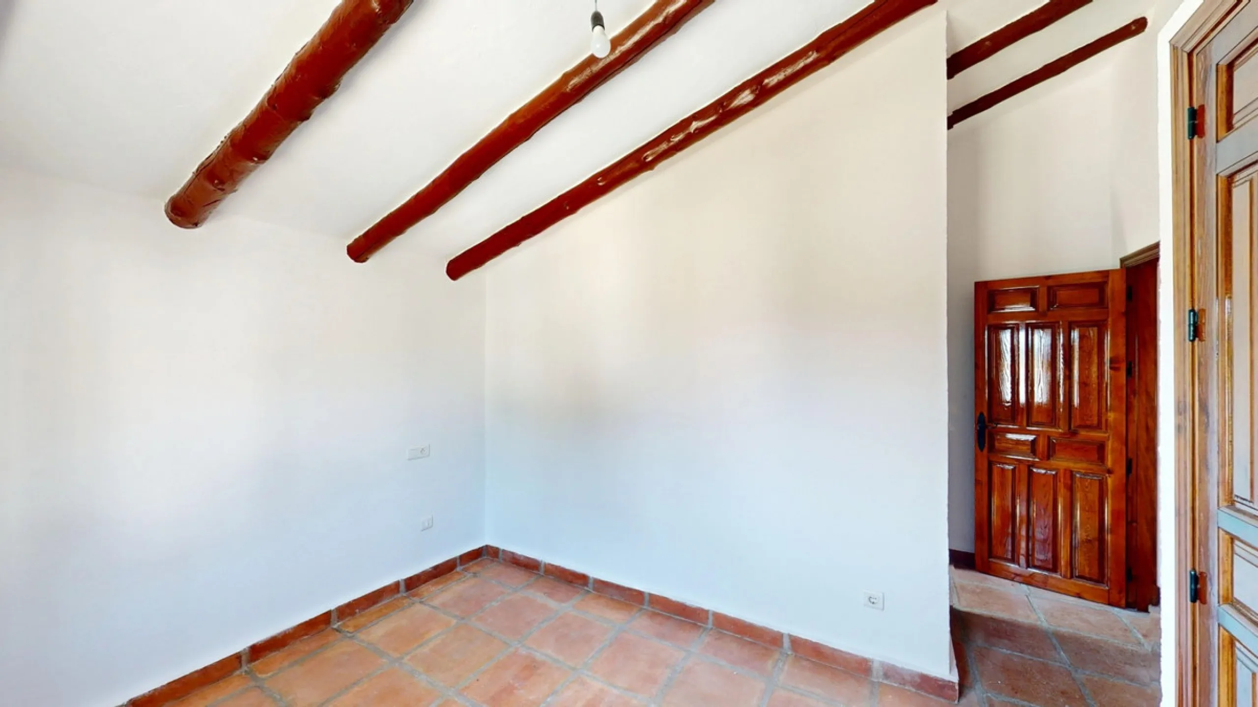 This delightful Spanish villa, located in Viñuela, Málaga, offers a perfect blend of traditional charm and modern comfort. The single-story property spans 167 m2 and features three bedrooms, including a spacious 13.9 m2 primary bedroom, and two bathrooms.