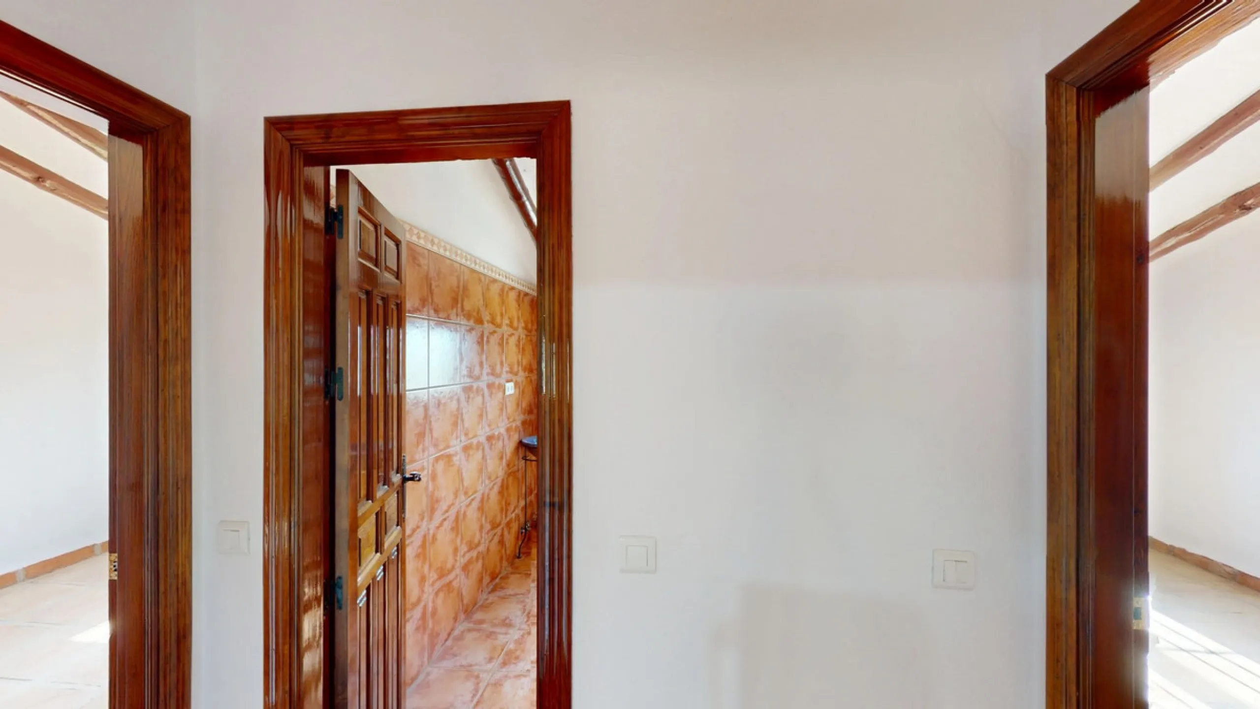 This delightful Spanish villa, located in Viñuela, Málaga, offers a perfect blend of traditional charm and modern comfort. The single-story property spans 167 m2 and features three bedrooms, including a spacious 13.9 m2 primary bedroom, and two bathrooms.