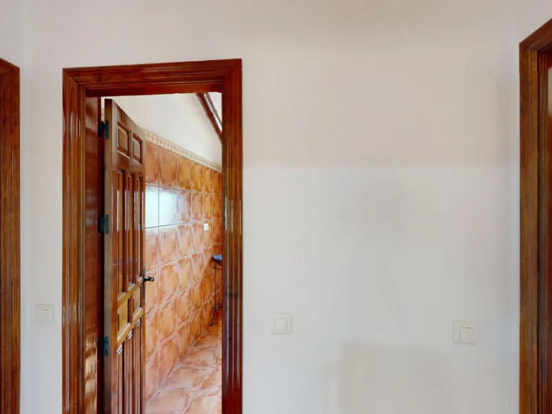 This delightful Spanish villa, located in Viñuela, Málaga, offers a perfect blend of traditional charm and modern comfort. The single-story property spans 167 m2 and features three bedrooms, including a spacious 13.9 m2 primary bedroom, and two bathrooms.