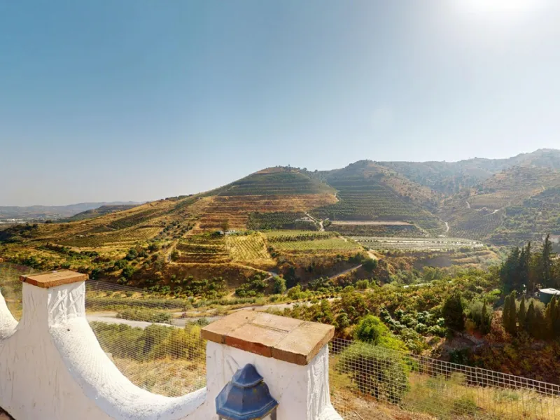 This delightful Spanish villa, located in Viñuela, Málaga, offers a perfect blend of traditional charm and modern comfort. The single-story property spans 167 m2 and features three bedrooms, including a spacious 13.9 m2 primary bedroom, and two bathrooms.
