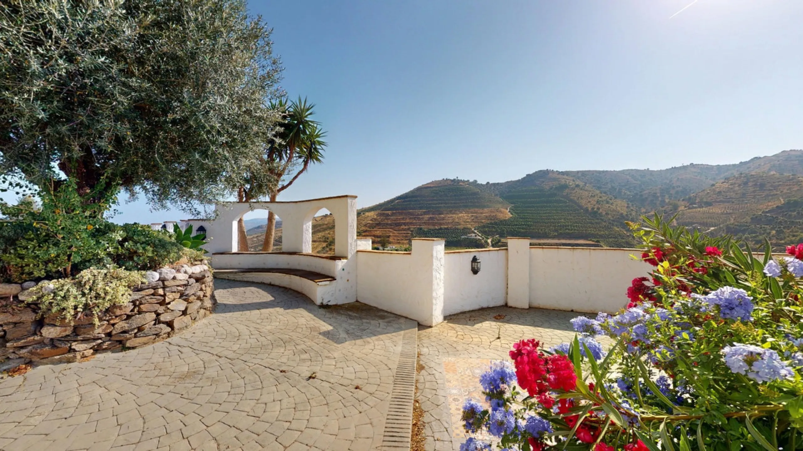 This delightful Spanish villa, located in Viñuela, Málaga, offers a perfect blend of traditional charm and modern comfort. The single-story property spans 167 m2 and features three bedrooms, including a spacious 13.9 m2 primary bedroom, and two bathrooms.