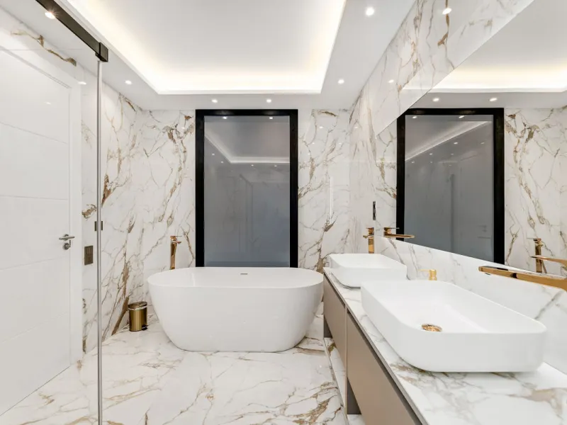 La Alcazaba is an exclusive community that boasts a long history in Marbella. It was developed by the famous architect, Melvin Villarroel, who designed Puente Romano and many other stunning developments along the coast.