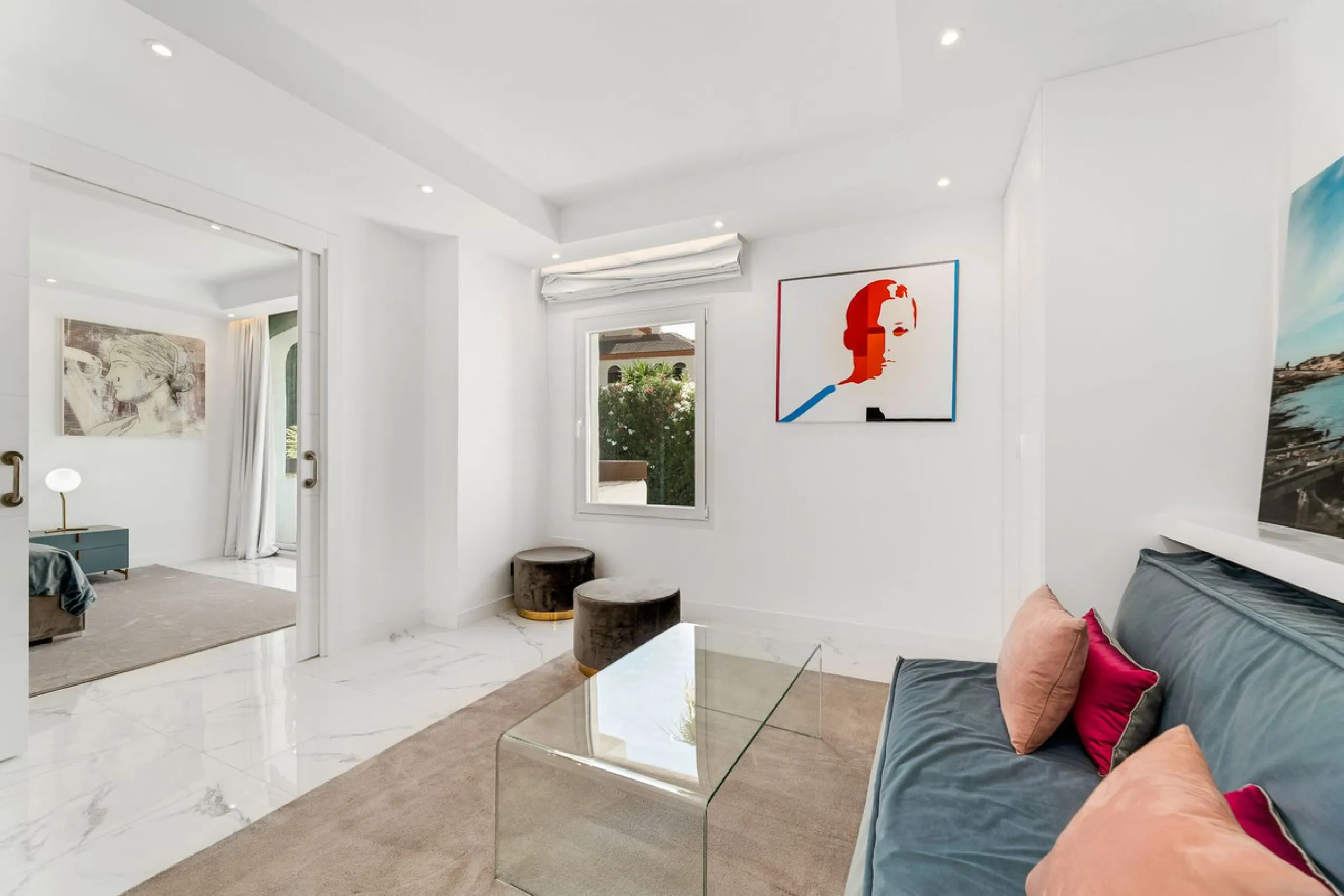 La Alcazaba is an exclusive community that boasts a long history in Marbella. It was developed by the famous architect, Melvin Villarroel, who designed Puente Romano and many other stunning developments along the coast.